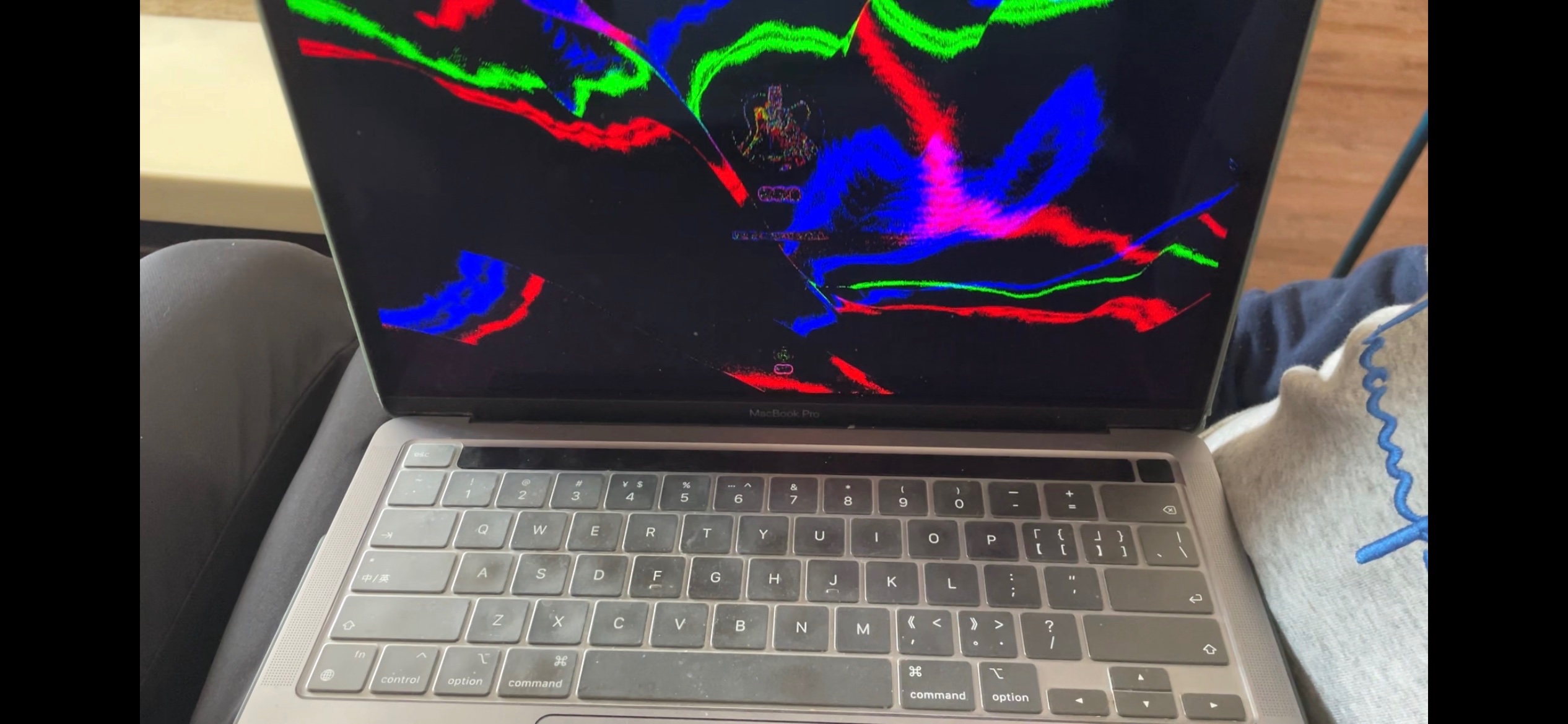 问题问我的m1macbookpro花屏是怎么回事