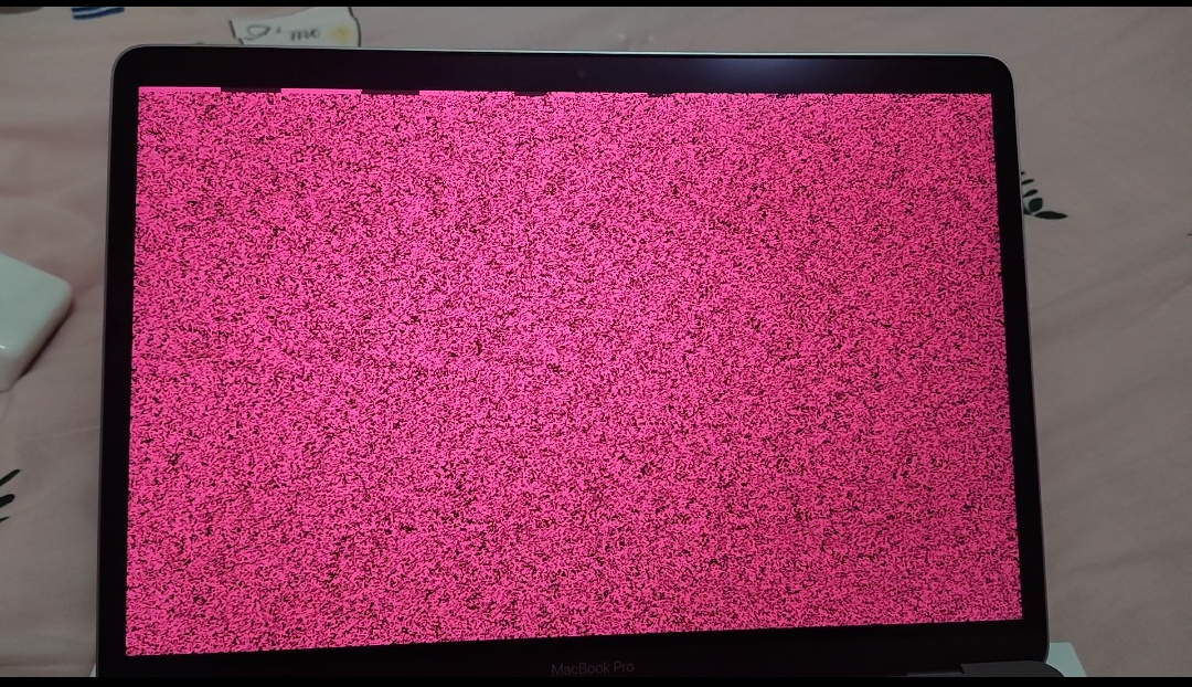 刚买的macbookpor 13寸 关机花屏 - apple 社区