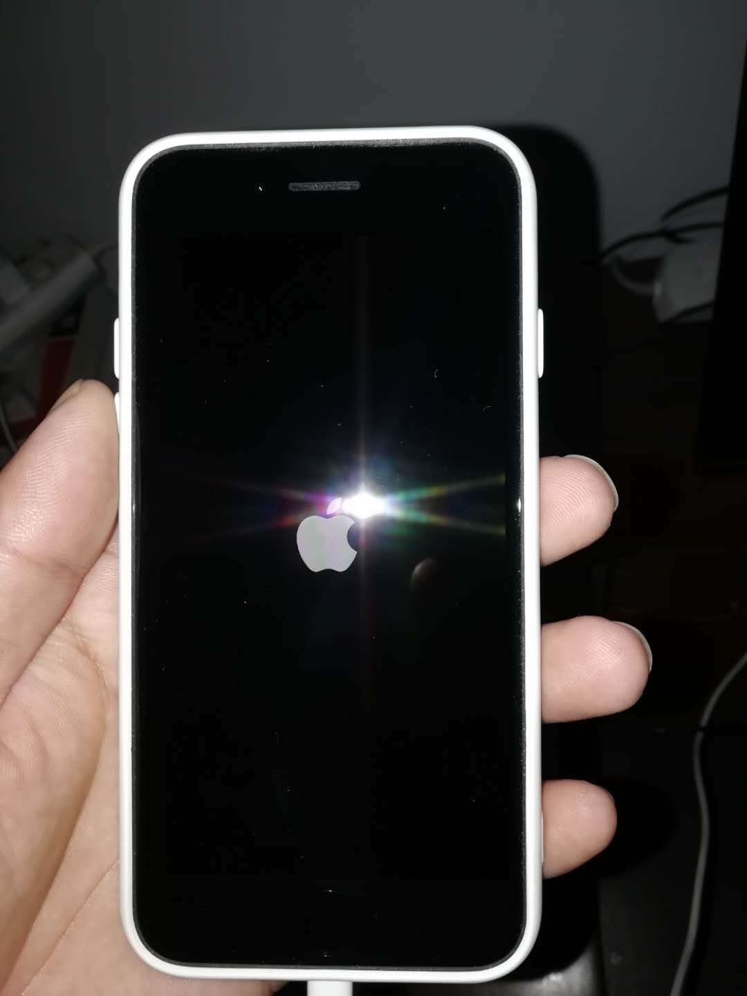 Iphone Se2黑屏开不了机 Apple 社区