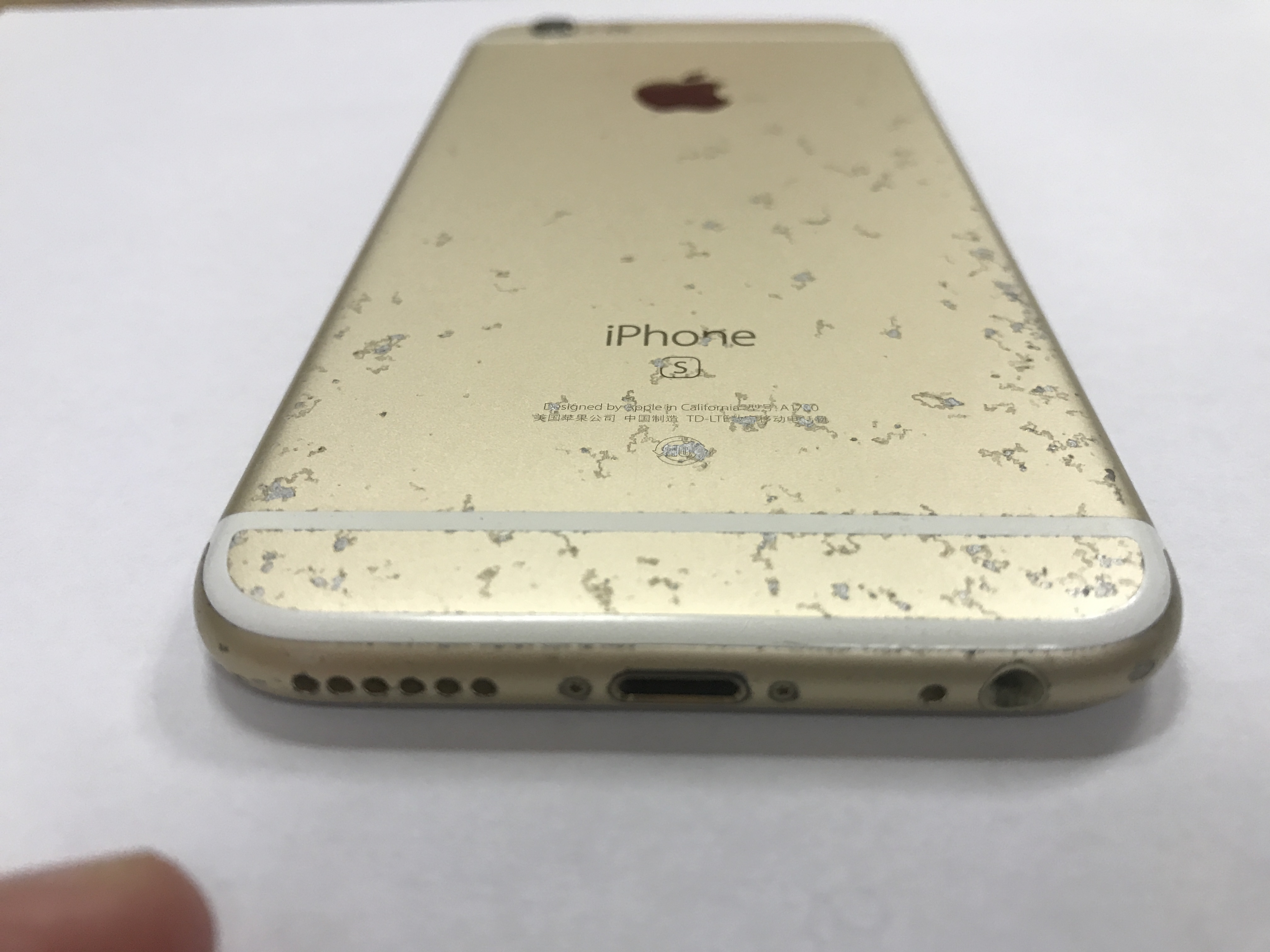 6s外壳是怎么了严重氧化掉漆