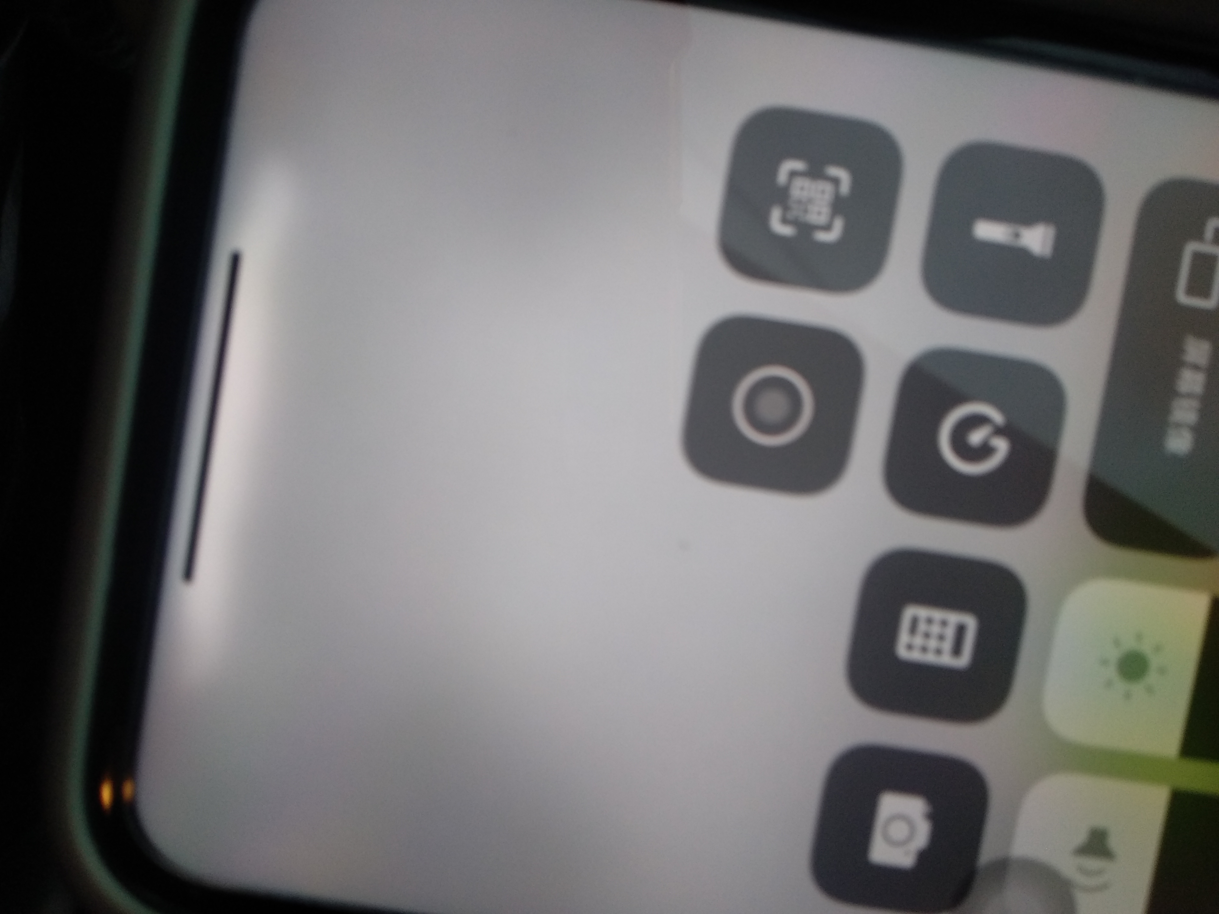 iphonexr屏幕出现白光