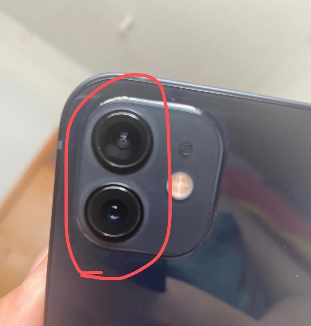 苹果12摄像头泛白正常吗