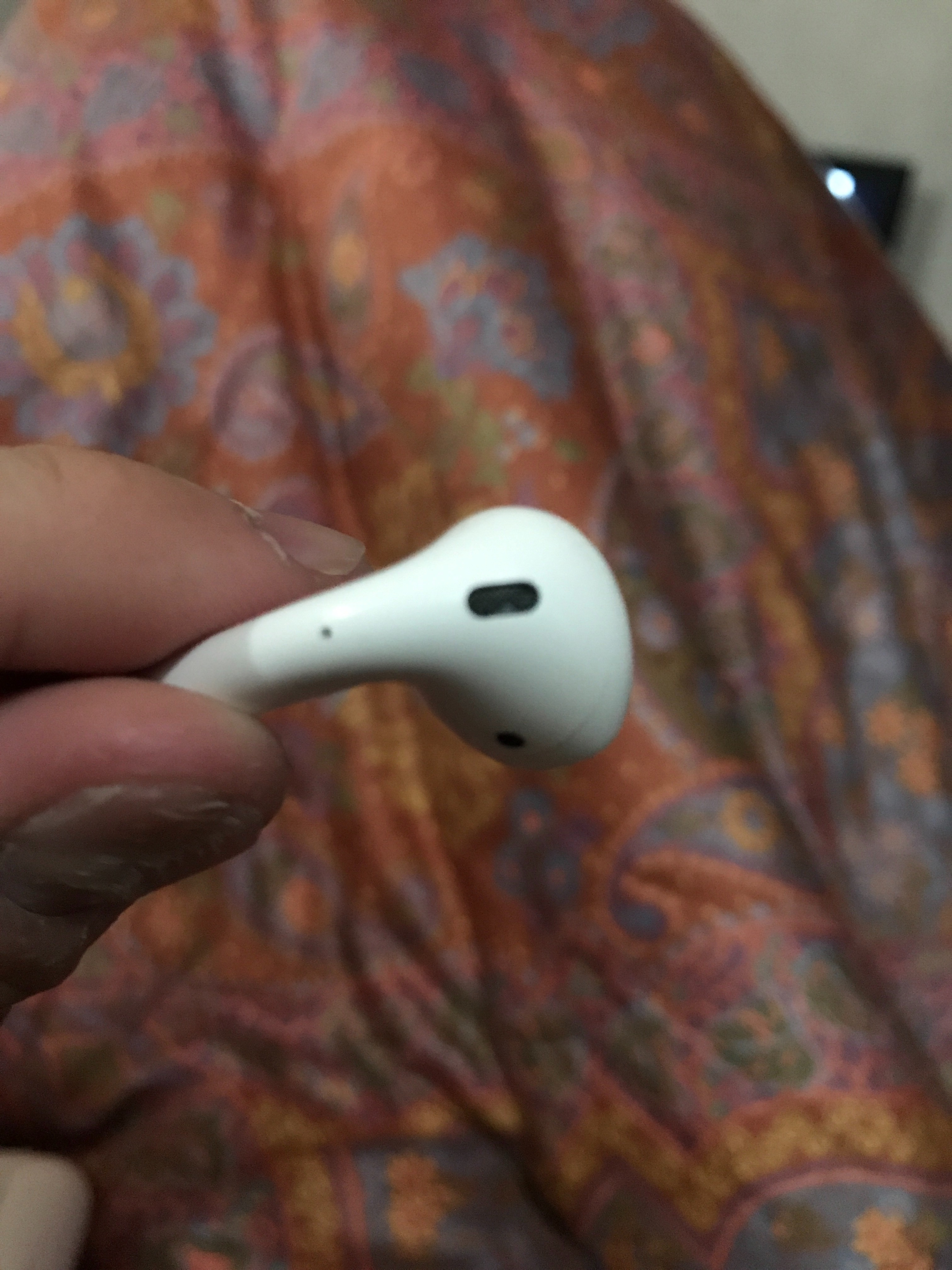 airpods的右耳比左耳声音小- Apple 社区