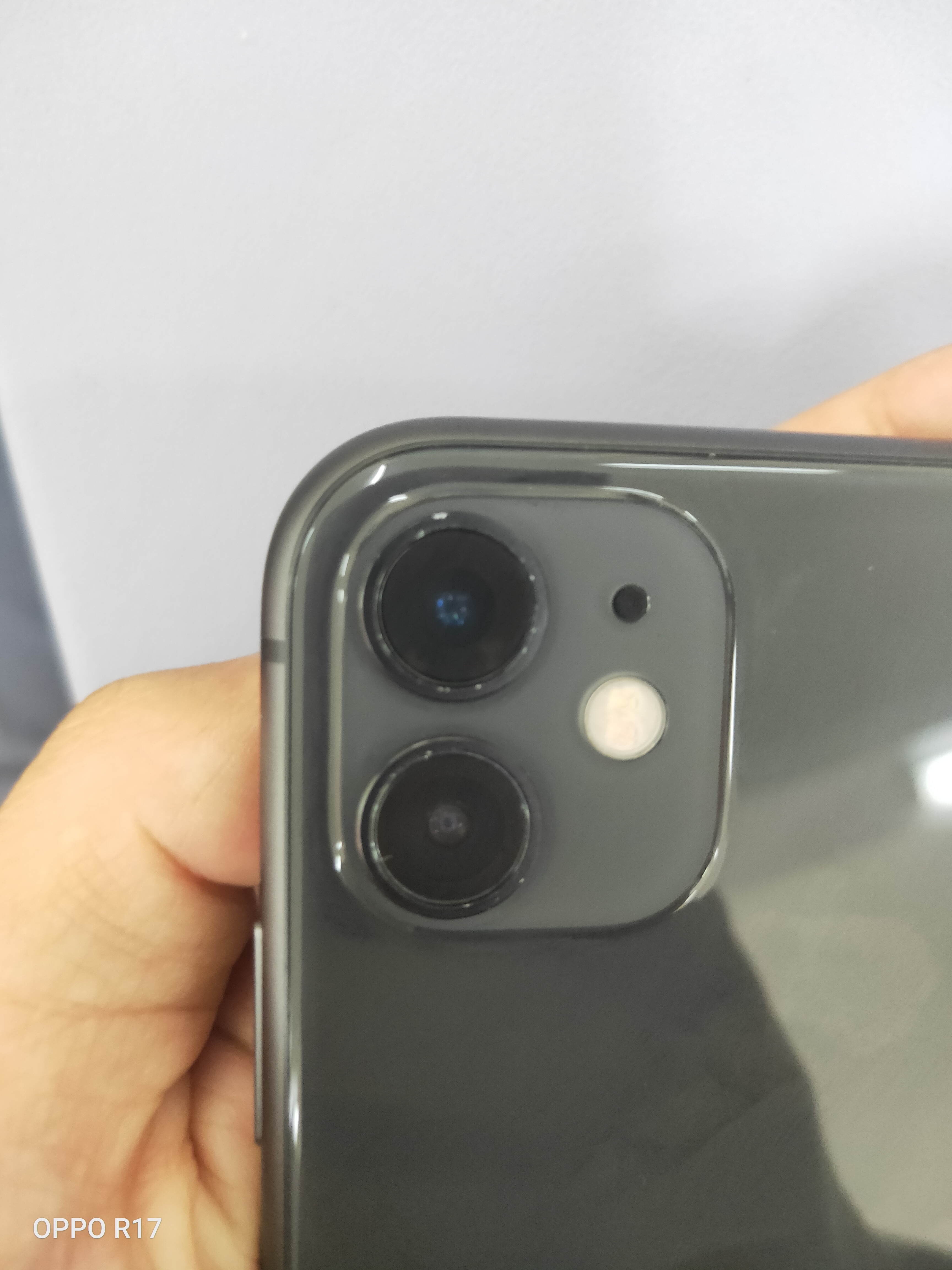 iphone11摄像头圈框掉漆